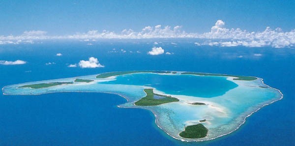 Figure 1. A typical atoll island, source: http://www.ventanasvoyage.com/images/coral%20atoll.jpg
